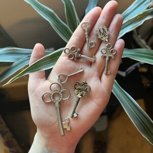 🗝️Key Necklace Charms! For Jewelry Making! 🗝️